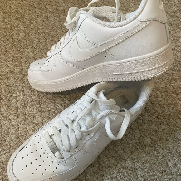 Shoes - Nike Air Force 1